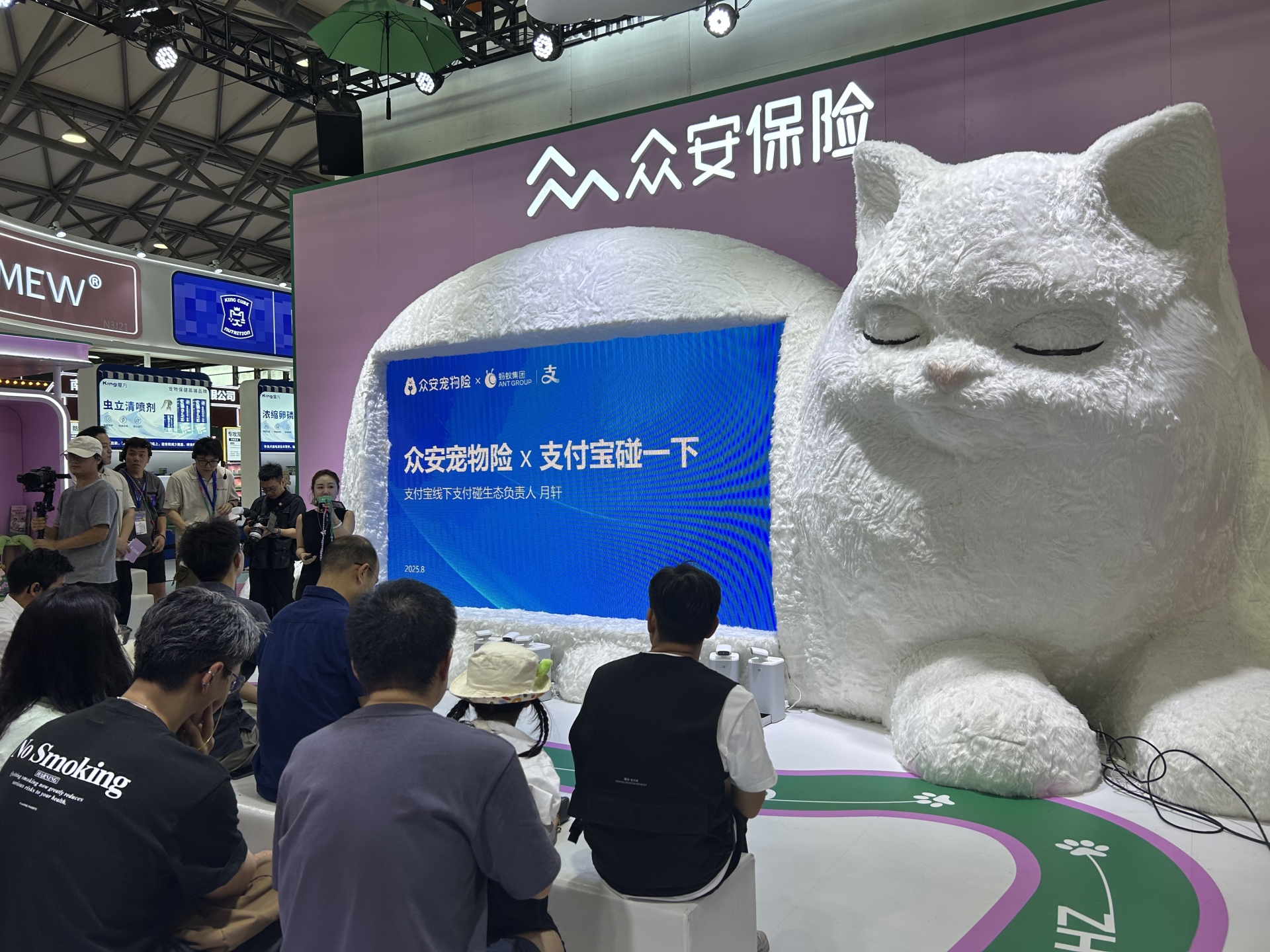 投保、理赔“碰一下”就行？数字化技术赋能 业内：宠物保险实现盈利只是时间问题